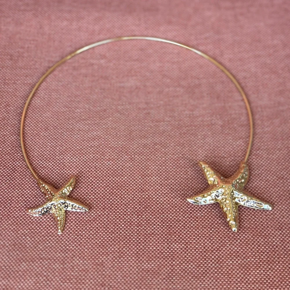 Gold Starfish Bangle Necklace - Picture 4 of 7